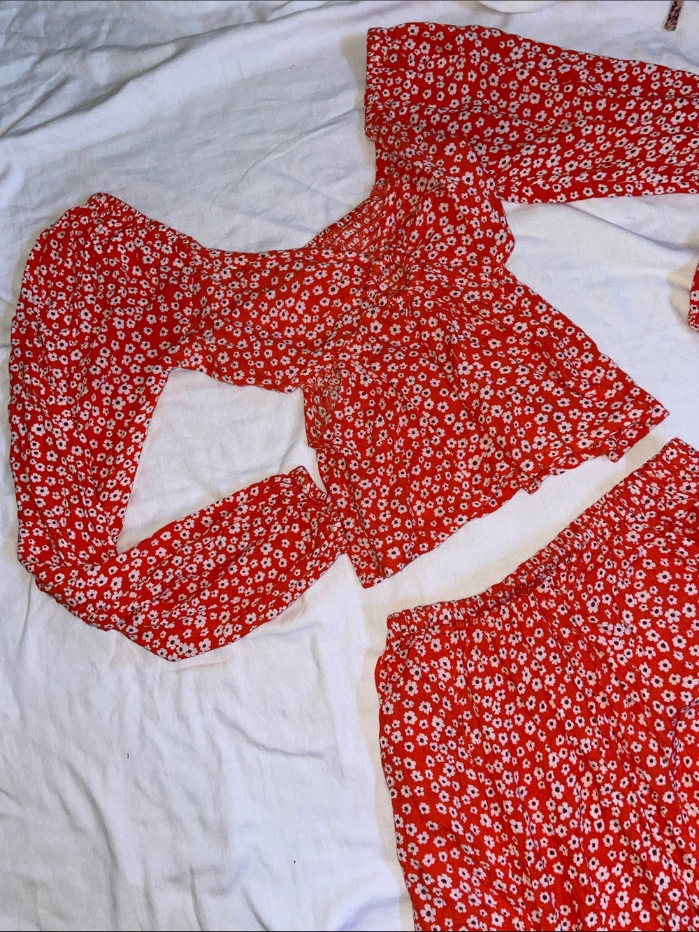 BILLABONG Red Floral Two-Piece Set - Daisy Print Top & Skirt